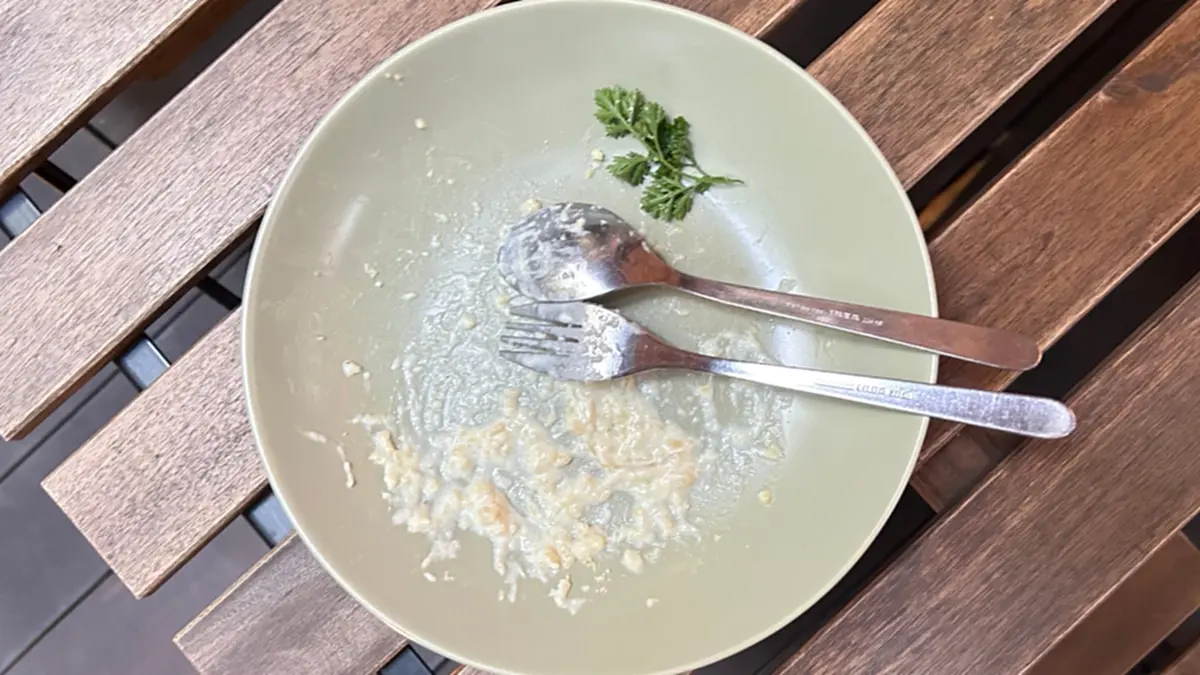 สาวงงหนัก กินข้าวหมดจานแต่โดนด่า “เหมือนยาจก” ชาวเน็ตสวนทันที 