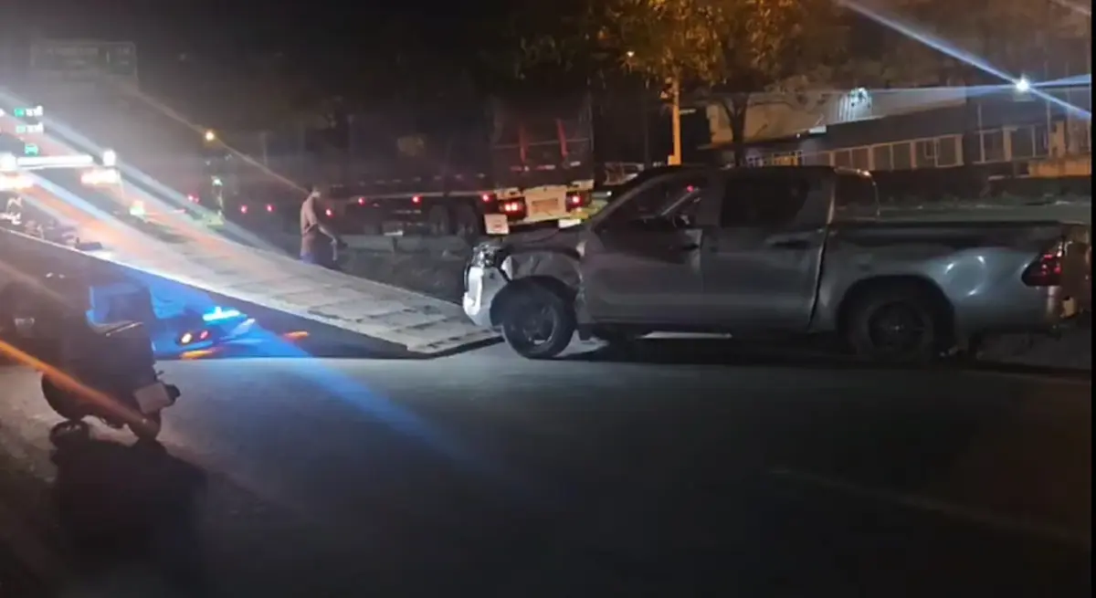 ทะเบียนรถ ชุดสืบสวนสน.ทุ่งสองห้อง เสียหลัก ขณะไปรับตัว นายต้อม