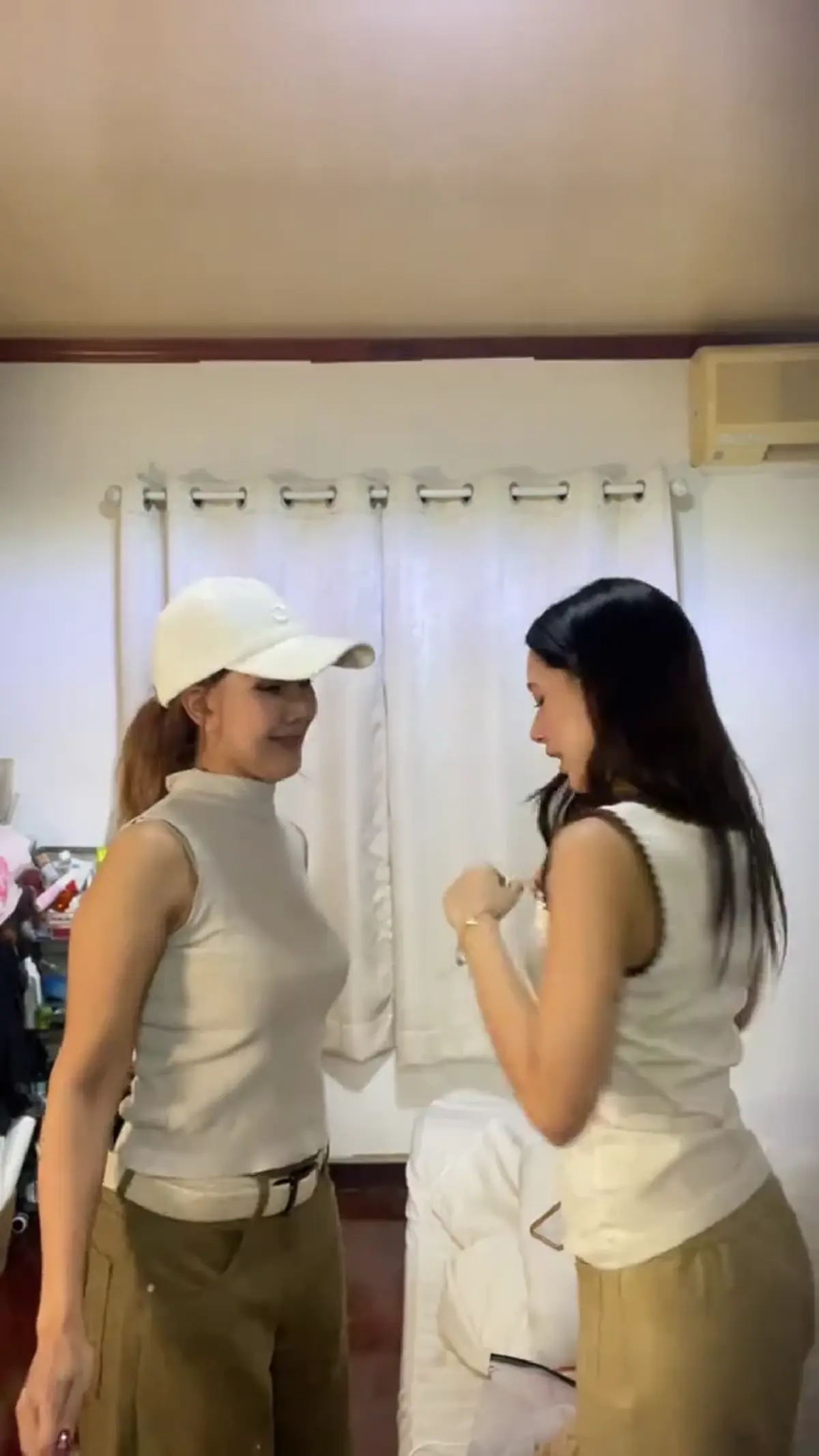 โตเป็นสาวแล้ว  ลูกสาว ต้อม รชนีกร สวยออร่าแรง ถอดแบบแม่เป๊ะ