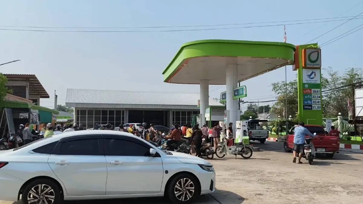 ชาวอุทัยฯ แห่ทะลักปั๊ม! นาทีทอง 8,000 ลิตร 1 ชั่วโมงเกลี้ยง