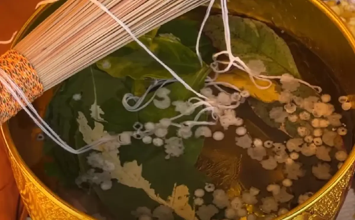 ชาวบ้านได้โชคยกตำบล จัดบุญใหญ่ให้ 5 ร่างกระบะฝ่าไฟแดง ได้เลขมงคลอีก