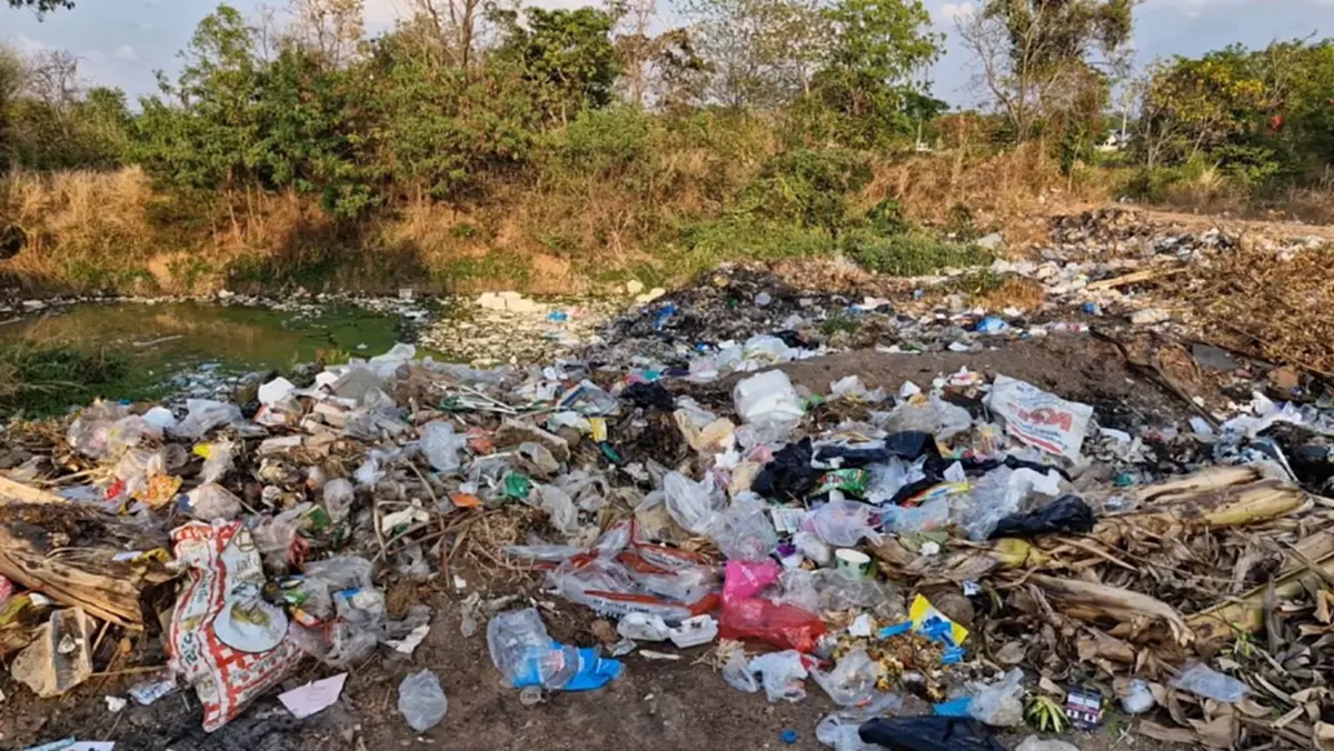 ชาวบ้านหลุ่งประดู่โวยบ่อขยะพิษ จี้นายก อบต. ใหม่เร่งย้าย