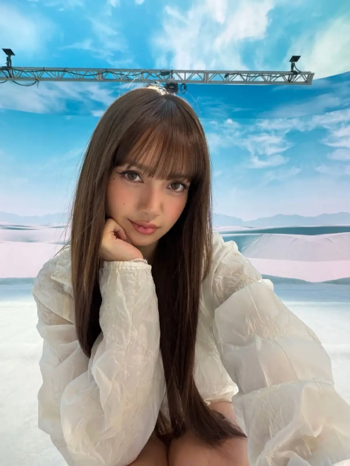 ใจฟูทั้งโซเชียล! “ลิซ่า ลลิษา” หอบตุ๊กตาลิงเยี่ยม “พันซ์คุง”