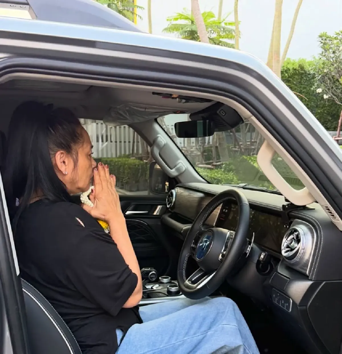  “ดีเจมะตูม” เปย์จัดหนัก เซอร์ไพรส์รถป้ายแดงให้แม่วันเกิด