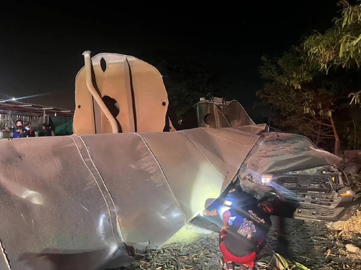 สลด ถังน้ำมันเปล่าท้ายรถบรรทุก ระเบิดดังสนั่น มีผู้เสียชีวิต