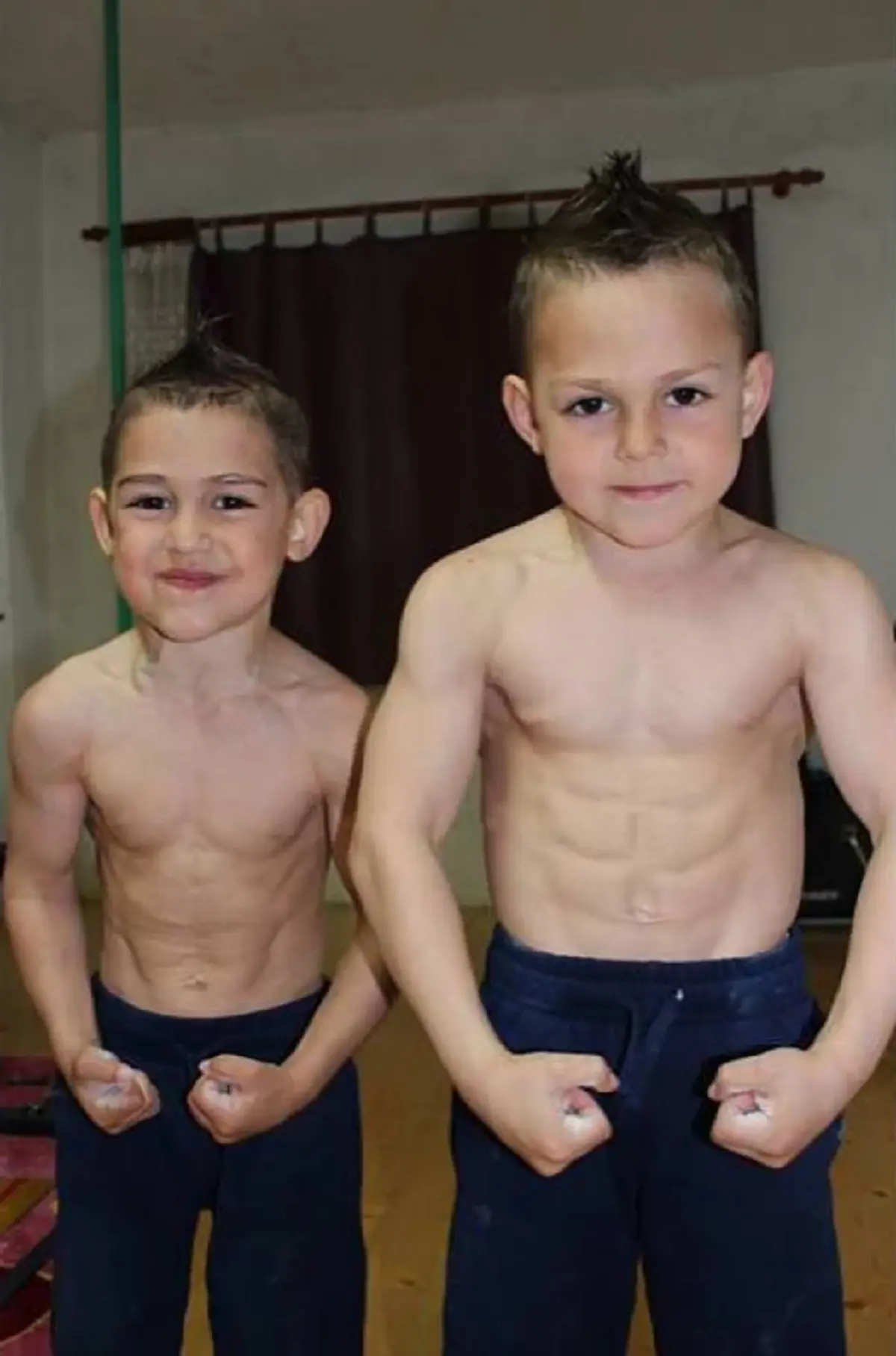 จากไวรัลเด็กเล่นกล้าม สู่วัยรุ่นสุดแกร่ง เปิดภาพล่าสุด 2 พี่น้อง 