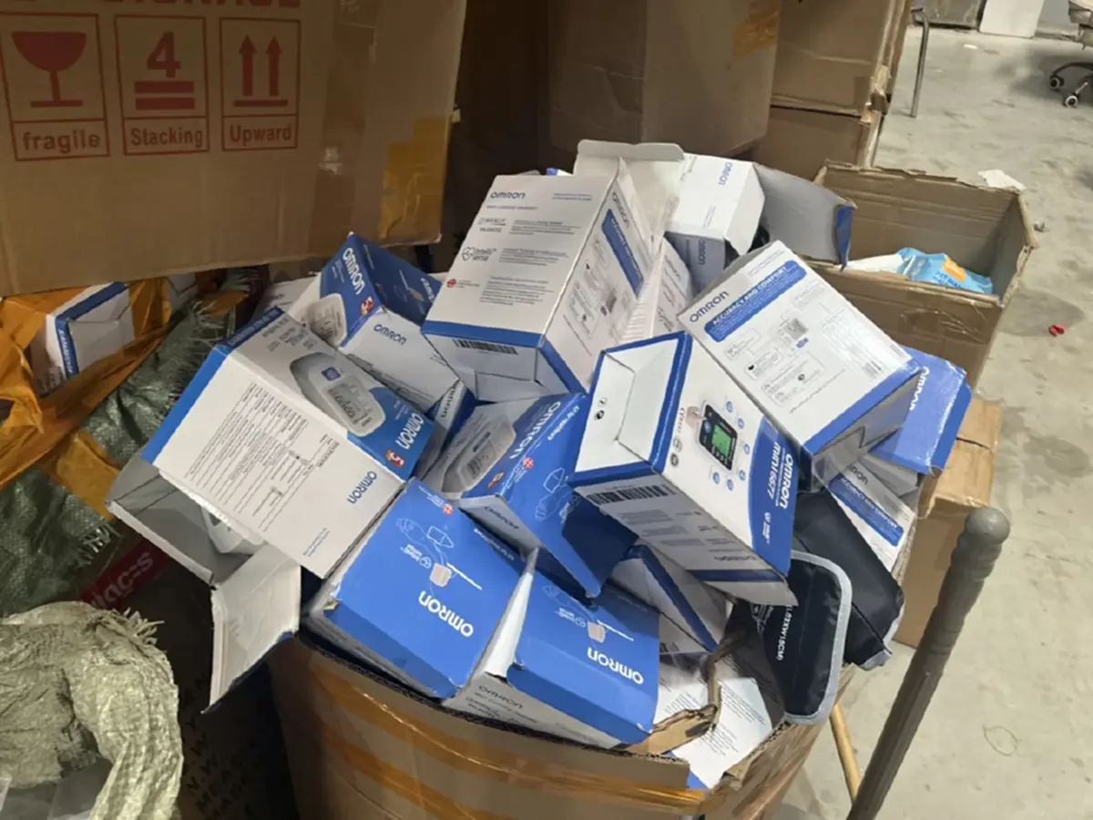 เช็กก่อนซื้อ! รวบคาโกดังย่านสมุทรสาคร  เครื่องวัดความดันปลอมยี่ห้อดัง