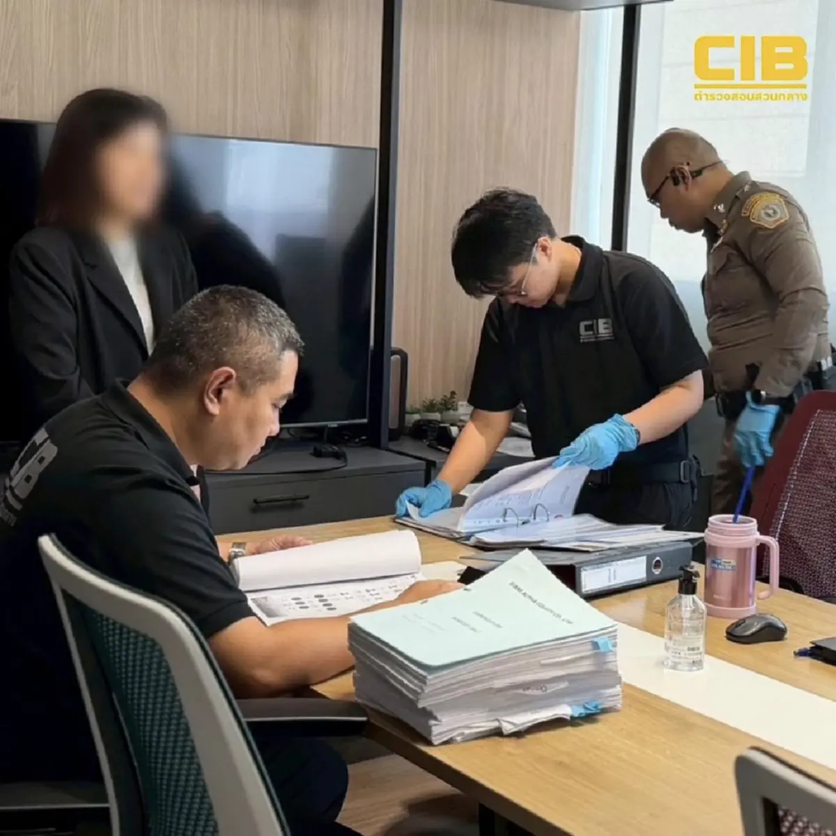 เปิดปฏิบัติการ ออกหมายจับ เบน สมิธ-ภรรยา หลอกลงทุนข้ามชาติ 1,000 ล้าน