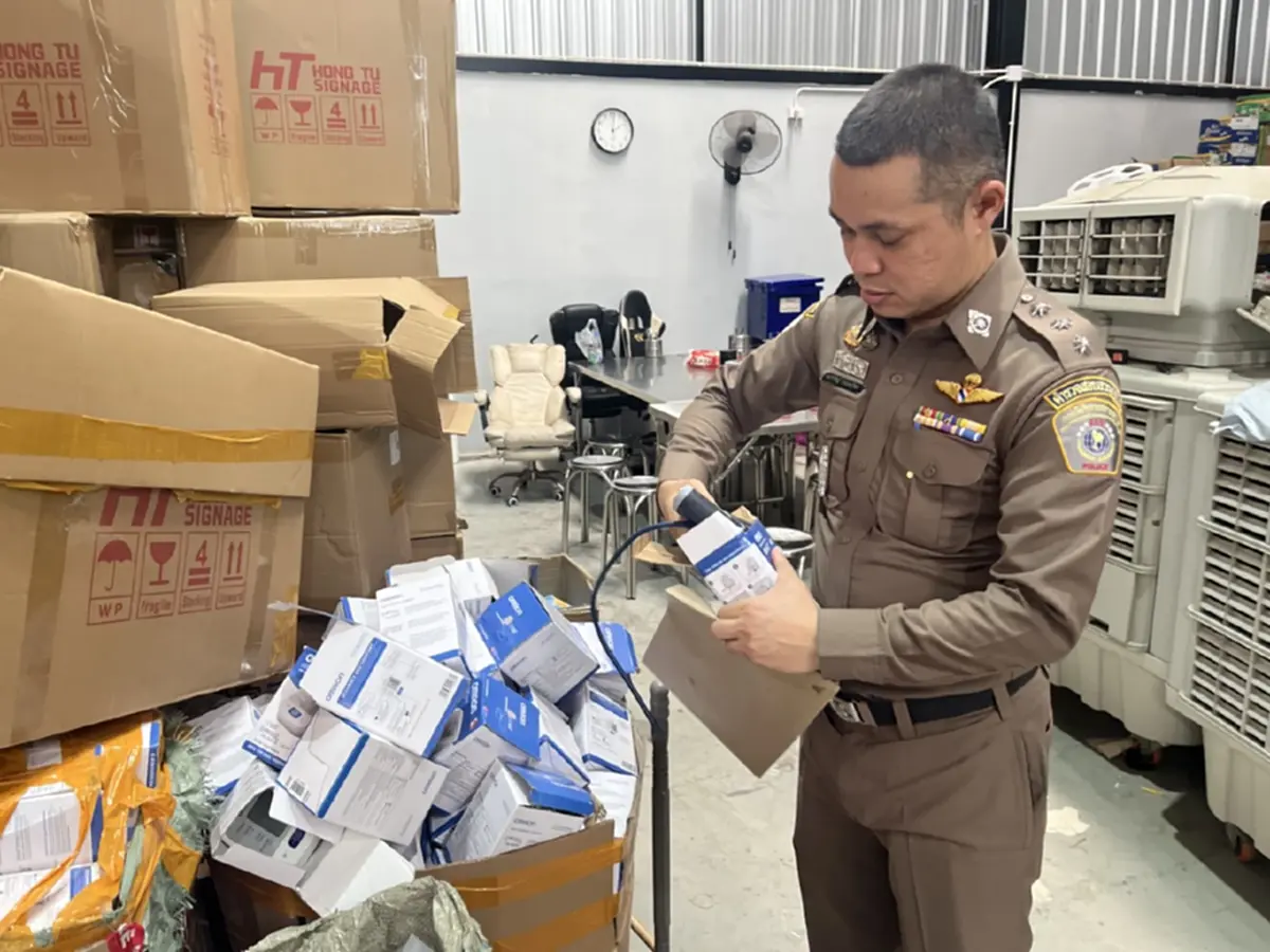 เช็กก่อนซื้อ! รวบคาโกดังย่านสมุทรสาคร  เครื่องวัดความดันปลอมยี่ห้อดัง