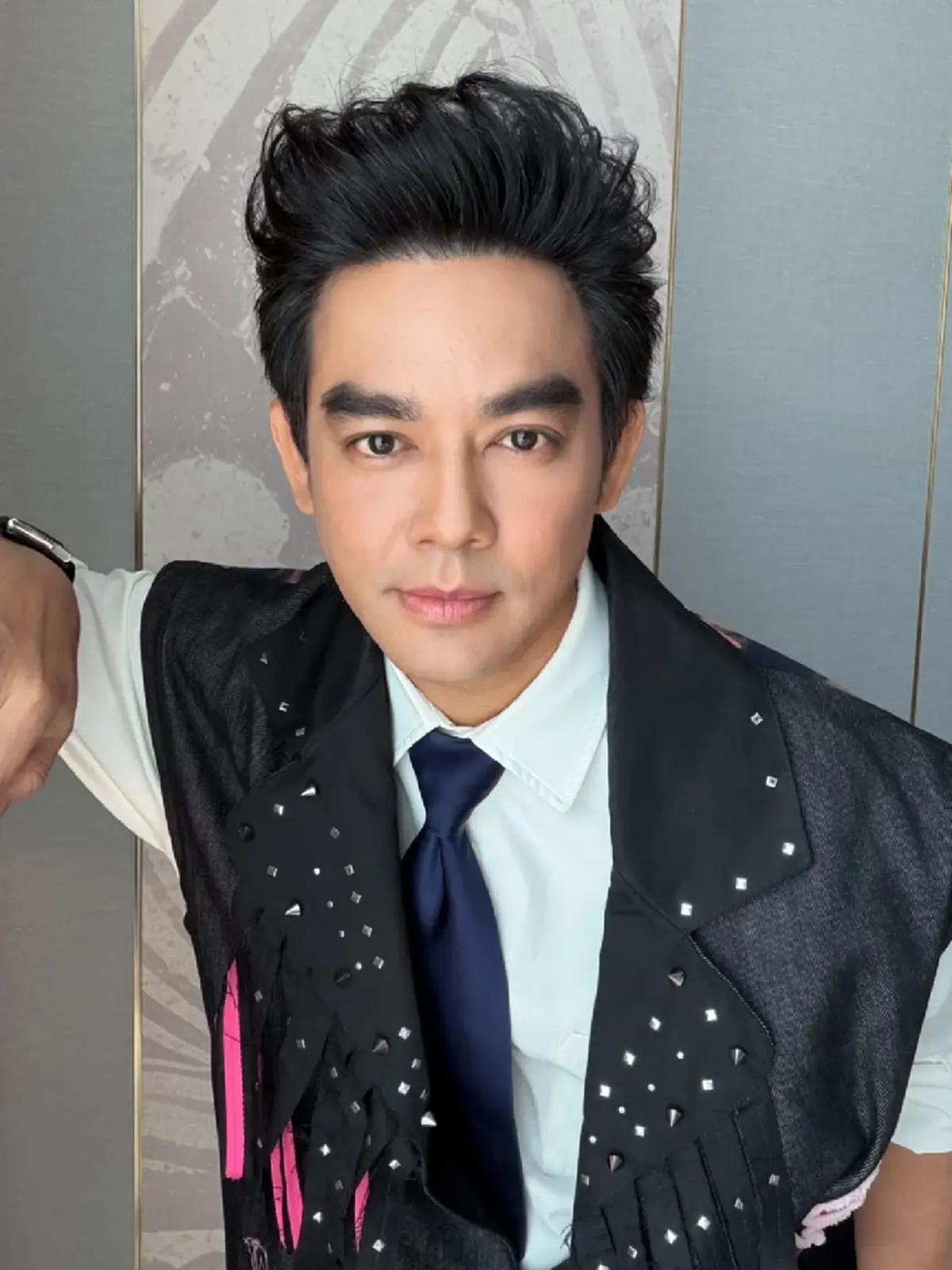 กรี๊ดสนั่น! มอส ปฏิภาณ โชว์ของสะสมยุค 90  รูปตัวเอง แรร์สุดๆ