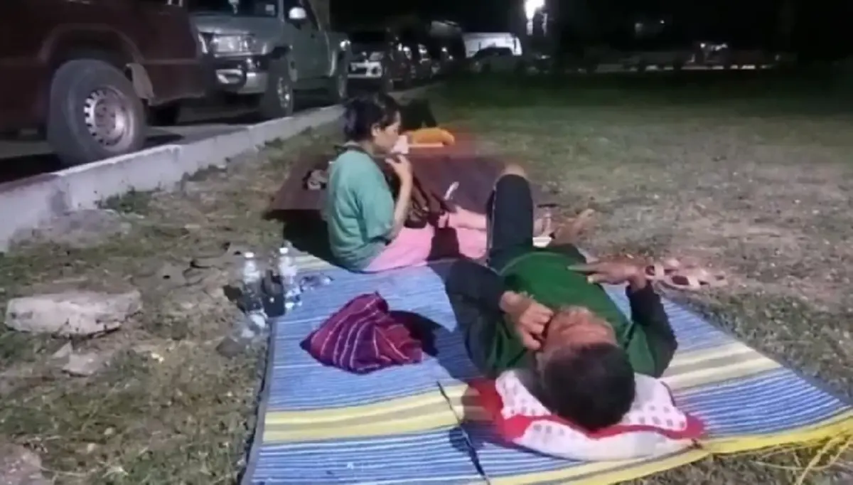 ดีเซลขาดแคลน! เกษตรกรเมืองสองแควหิ้วเสื่อหมอนจองคิวหน้าปั๊ม