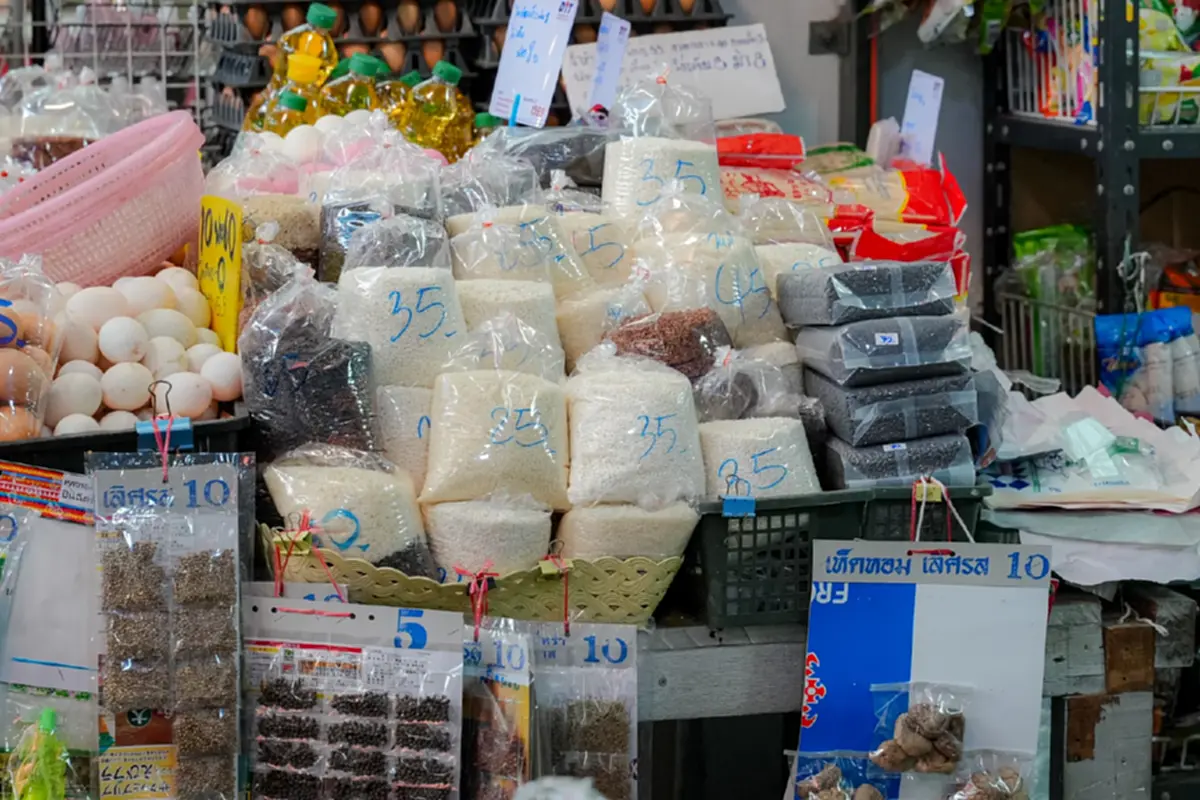 พาณิชย์บุกตลาดคุณยิ้ม เช็กราคาสินค้า สกัดโก่งราคาช่วงหน้าร้อน