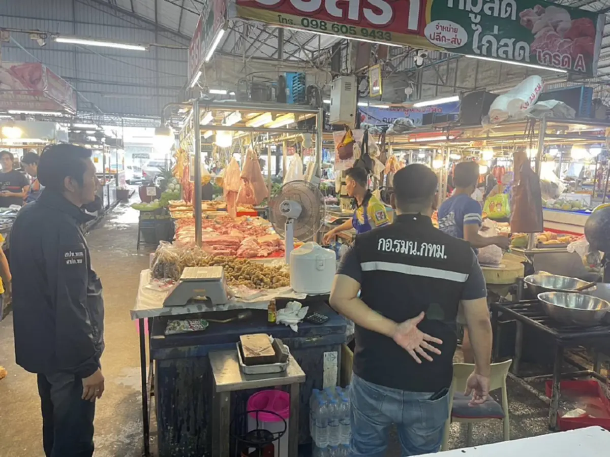 บุก"ตลาดดัง"ย่านคลองสามวา รวบ 12 แรงงานต่างด้าวเถื่อน