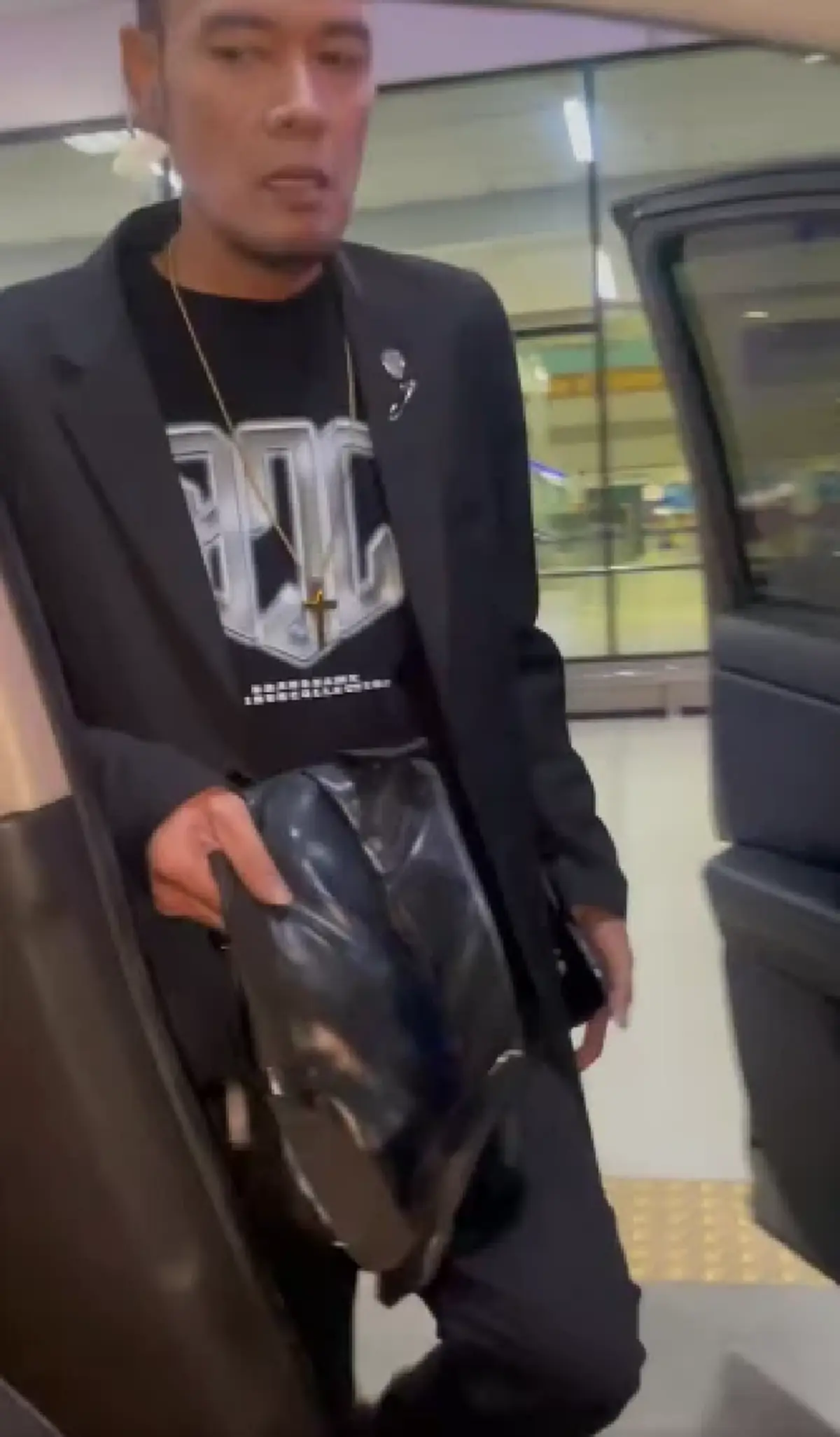 เมียเผยคลิป "เหน่ง เหม่งจ๋าย" สีหน้าเหนื่อยไม่ไหว แต่ใจอยากทำงาน