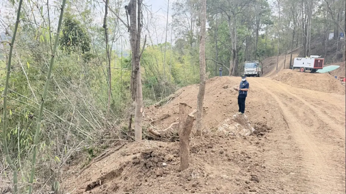 จับมอดไม้เชียงดาว! อ้างชื่อรับเหมาทางหลวงบุกรุกอุทยานฯ