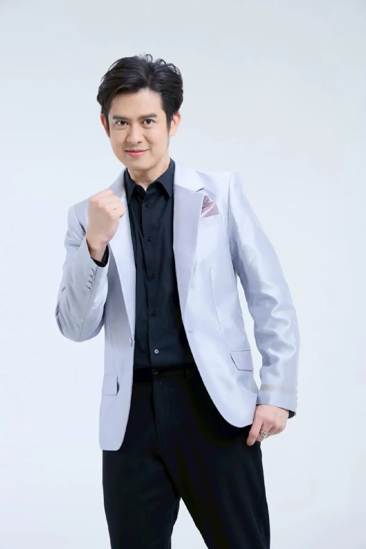 เกิดอะไรขึ้น ลูกชาย สุรชัย สมบัติเจริญ โพสต์เดือด แห่ส่งกำลังใจ