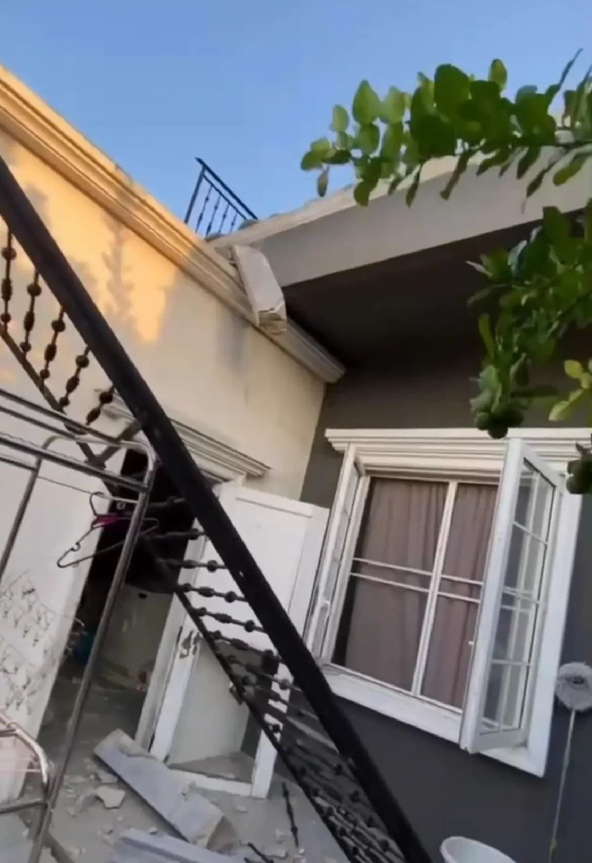 นาทีระทึก บ้านหรู 50 ล้าน ดีเจต้นหอม พังกลางดึก ลั่นมันผิดที่ใคร