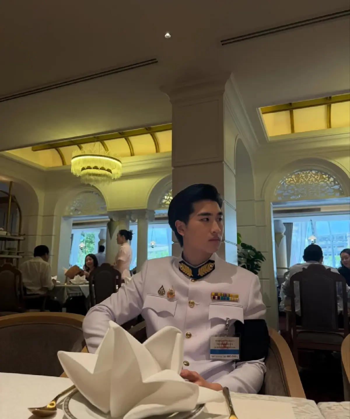 “โรเตอร์ ” สวมชุดพิธีการ ลุคทางการสุดเนี้ยบ พร้อมหน้าครอบครัว 