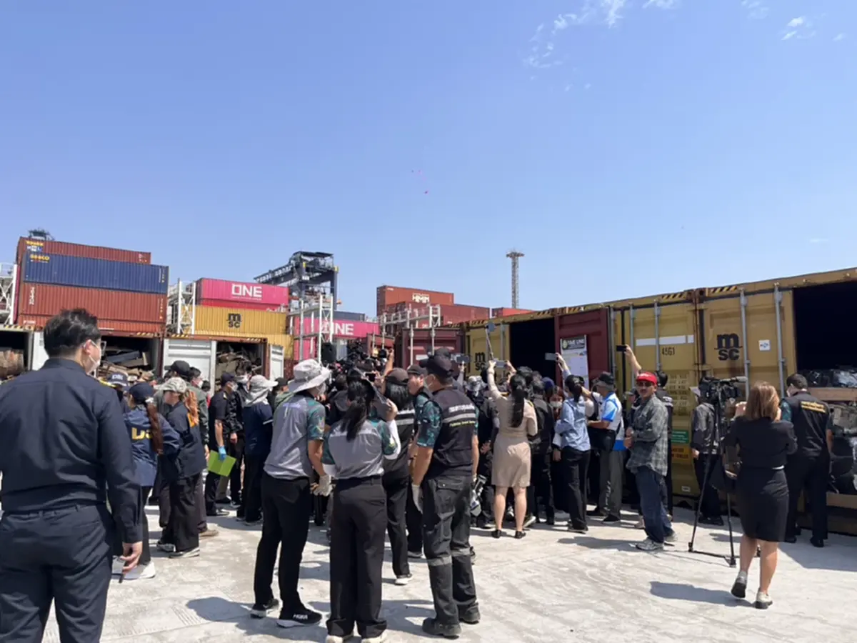 บุกแหลมฉบัง! อายัดขยะพิษ 18 ตู้ สำแดงเท็จตบตาเจ้าหน้าที่