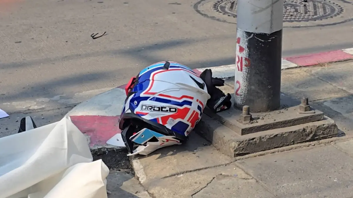 หนุ่มนามสกุลดัง เจอเก๋งเปลี่ยนเลนกะทันหัน เบียดจยย.ล้มดับสลด