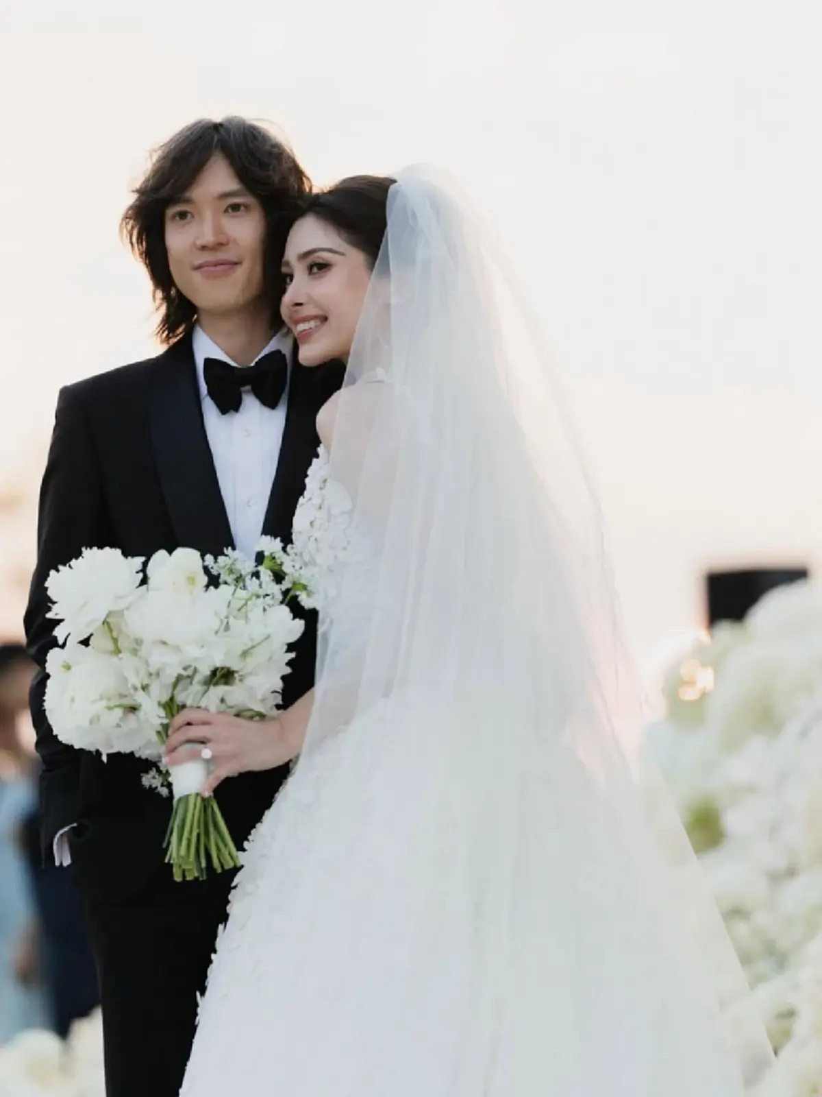 “มิลลี่ คามิลล่า” วิวาห์ “ระฟ้า” ทายาทอากู๋ แกรมมี่ สุดโรแมนติก