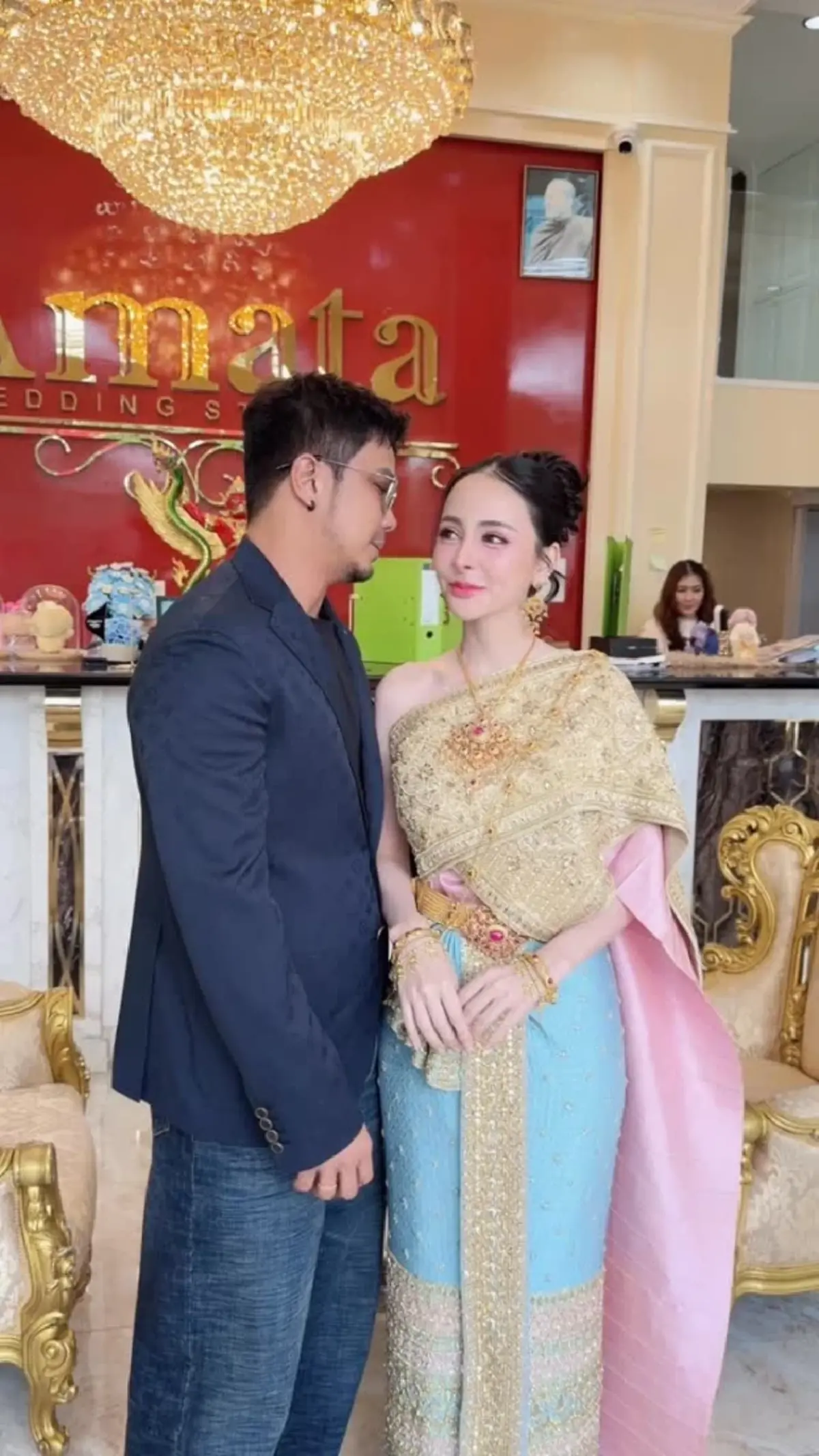 ฮือฮาภาพชุดวิวาห์ หนุ่ม กะลา – จ๊ะโอ๋ งามพริ้งงดงามเหมือนงานแต่ง