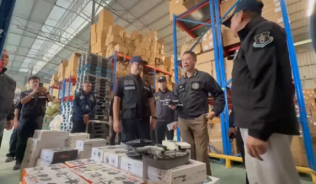 บุกโกดังโดรนเถื่อน ลอบนำเข้าจากจีน ยึด 5 ล้าน ภัยความมั่นคง
