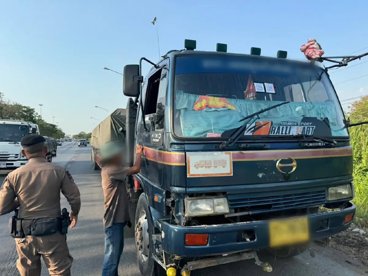 ตำรวจทางหลวงอยุธยาจับคนขับรถบรรทุก ภาษีขาด 5 ปี ไม่มีใบขับขี่