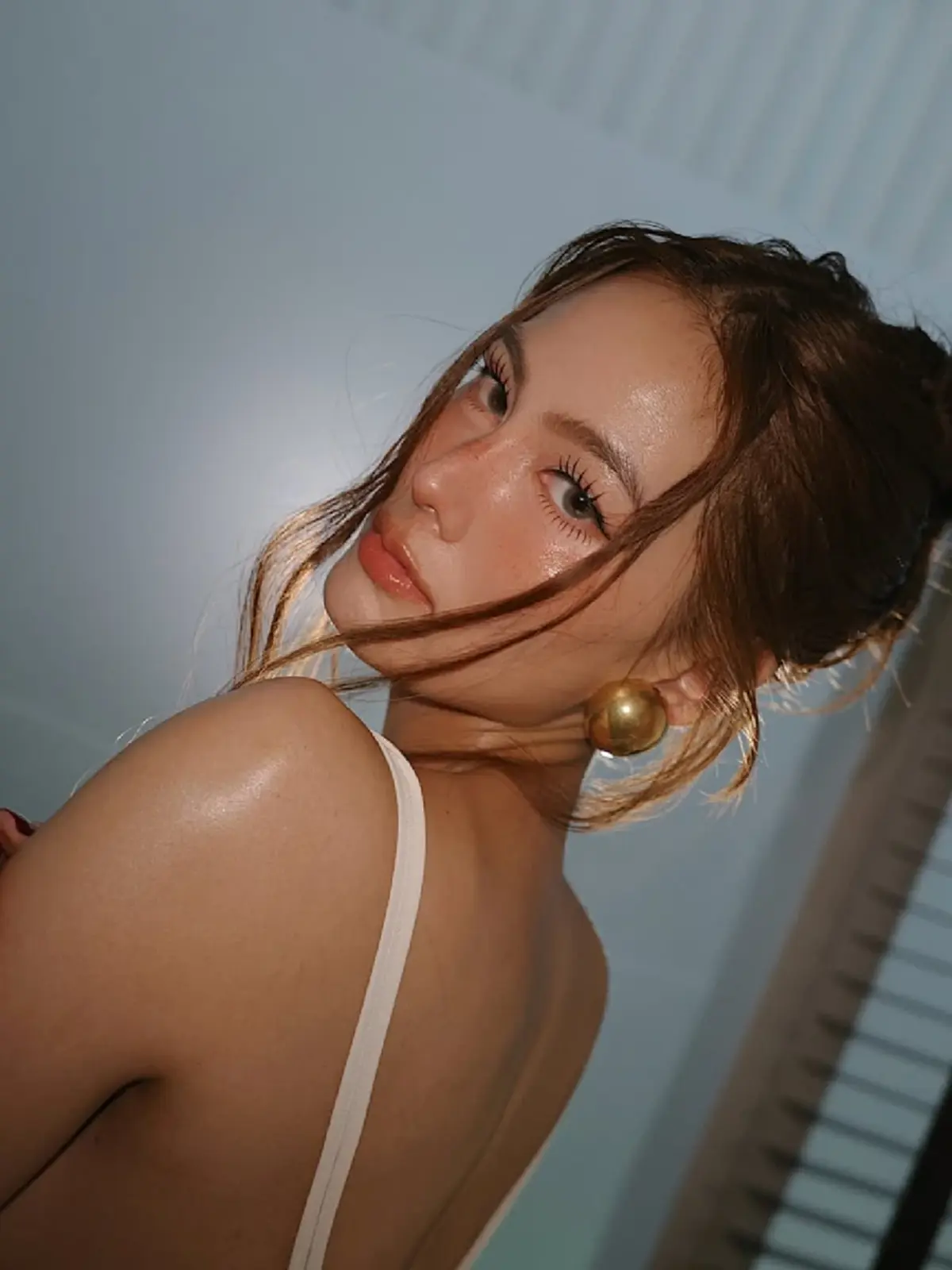 เจนี่ เทียนโพธิ์สุวรรณ เสิร์ฟลุคแซ่บ ชุดเดรสแหวกลึกสะกดพรมแดง