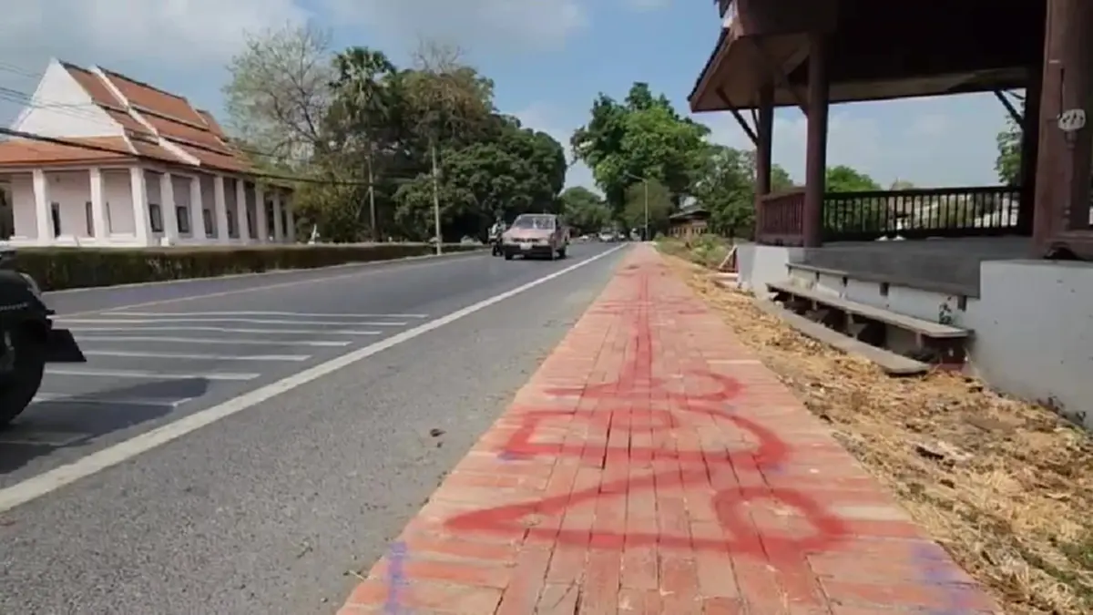 อยุธยาเร่งลบสีสเปรย์จองที่หน้าวัดดัง ปกป้องภาพลักษณ์มรดกโล