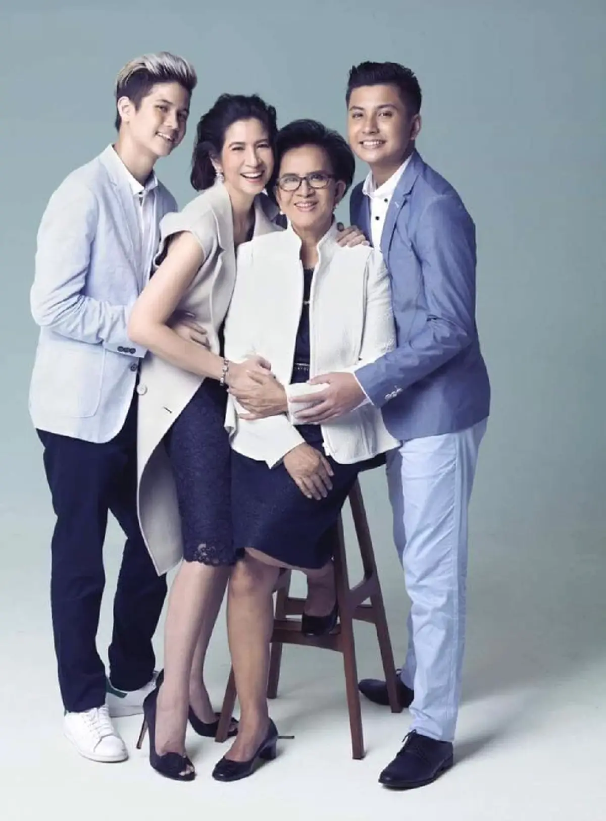 โตเป็นหนุ่มเต็มตัว ลุคอินเตอร์สะกดสายตา แฟนๆ แห่เชียร์เข้าวงการ