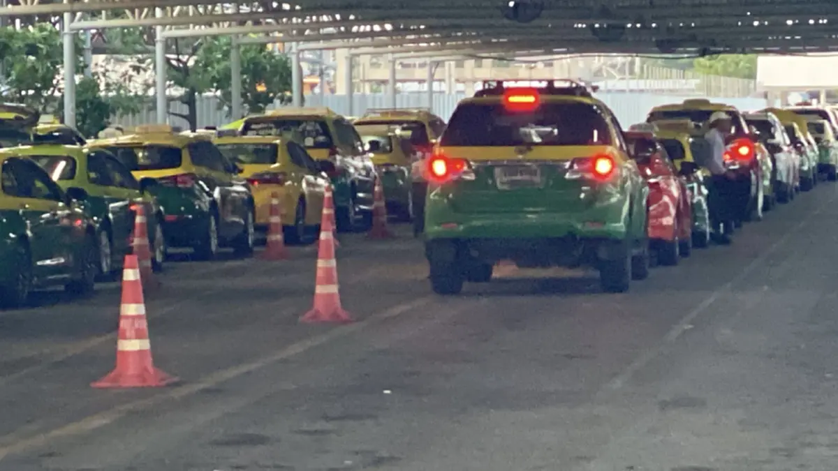 วิกฤตดีเซลขาดแคลน! แท็กซี่ SUV สุวรรณภูมิทยอยหยุดวิ่งสู้ไม่ไหว