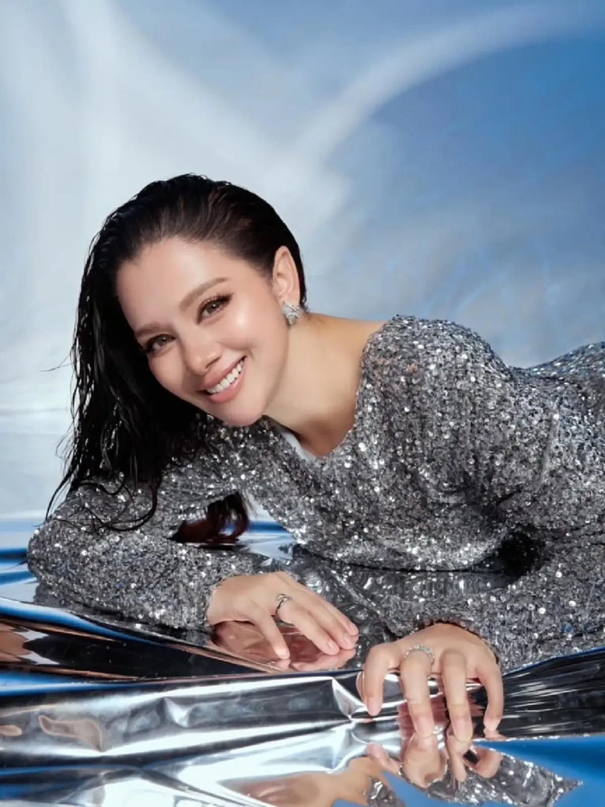 วัย 50+ ยังเป๊ะ นักร้องสาว อวดลุคล่าสุด สวยออร่า กาลเวลาเอาไม่อยู่