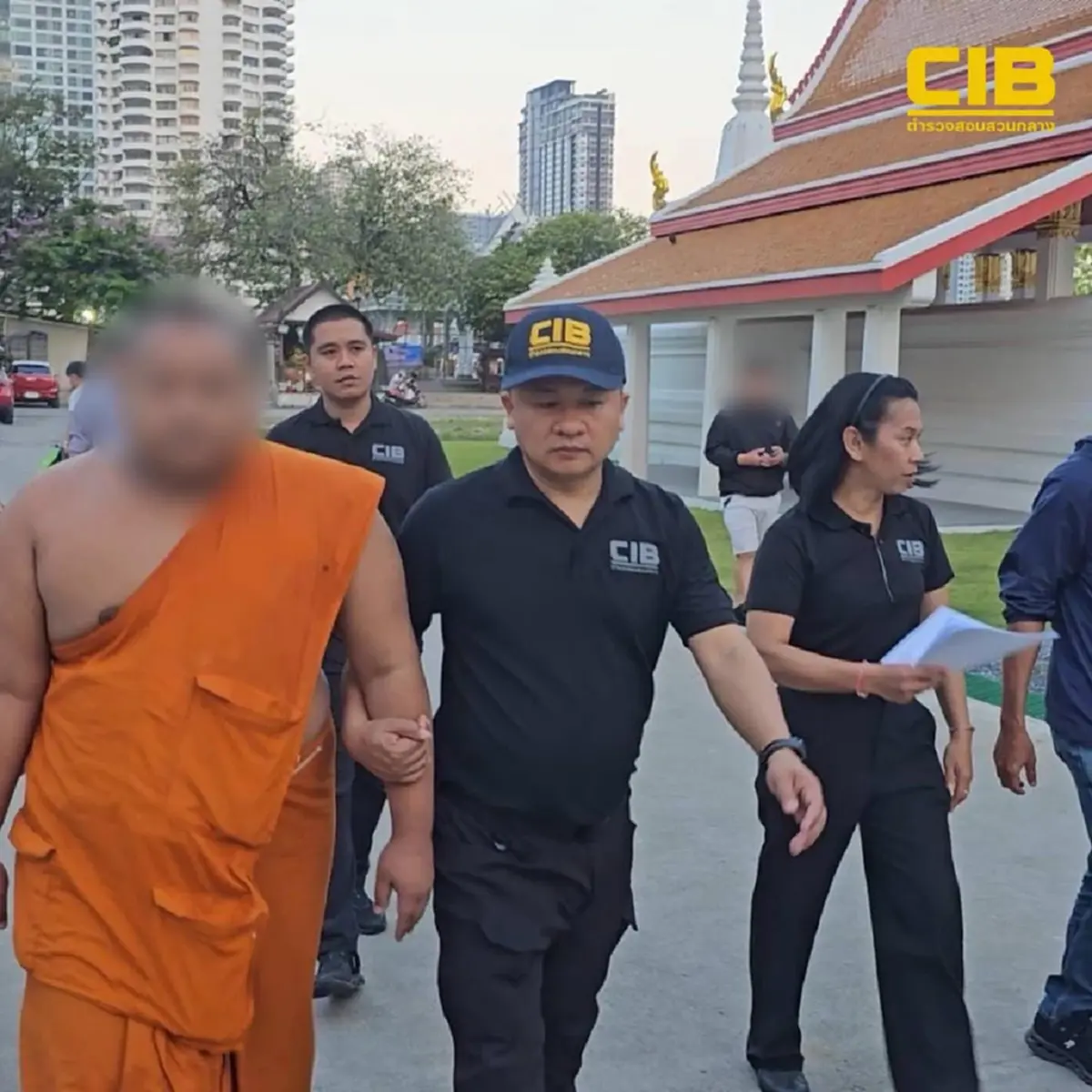 บุกรวบพระมหาวัดดังคากุฏิกลางกรุง พร้อมพระคู่หู ลวงสามเณร!