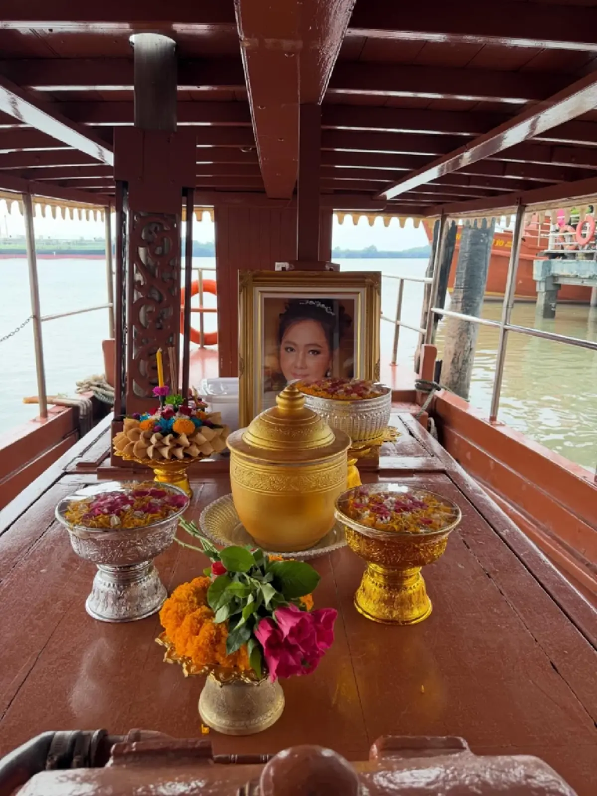 น้ำตาซึม หนึ่ง นึกคิด เผยภาพแห่งความทรงจำ ส่งลาภรรยาครั้งสุดท้าย