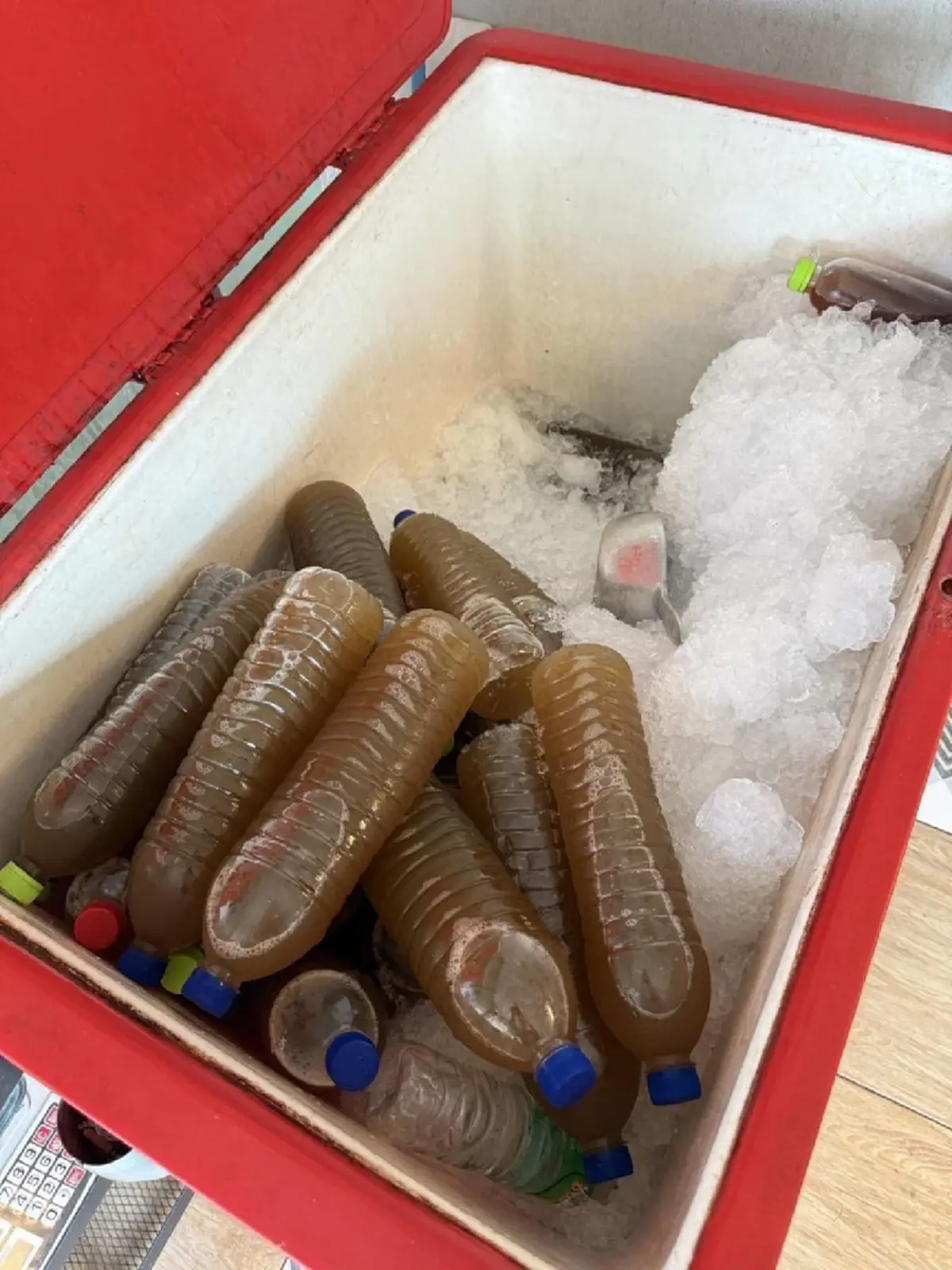 บุกจับร้านลอบขาย น้ำกระท่อม–บุหรี่–ยา กลางเมืองนนท์ ไร้ใบอนุญาต