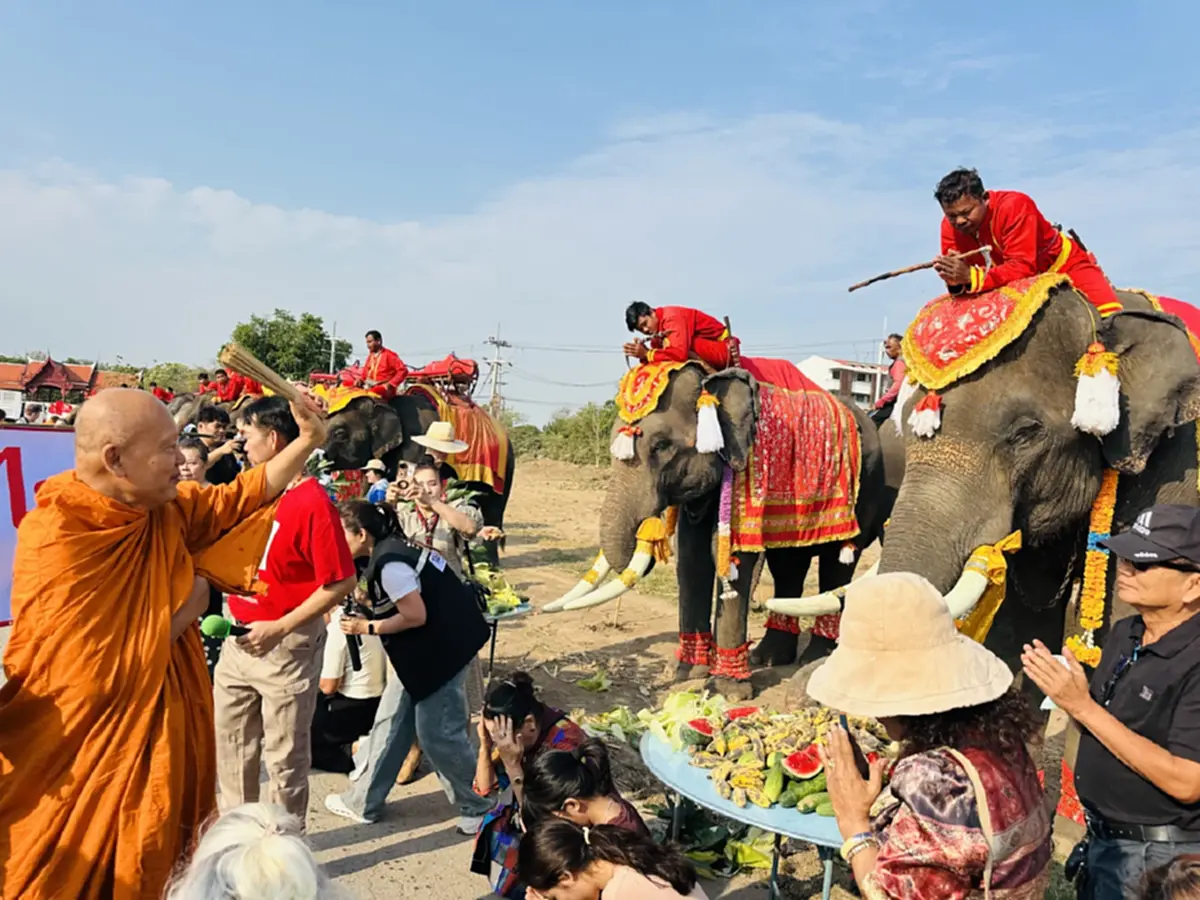 เชิดชูเกียรติช้างไทย! จัดบวงสรวง-เลี้ยงโต๊ะจีนผลไม้ชุดใหญ่