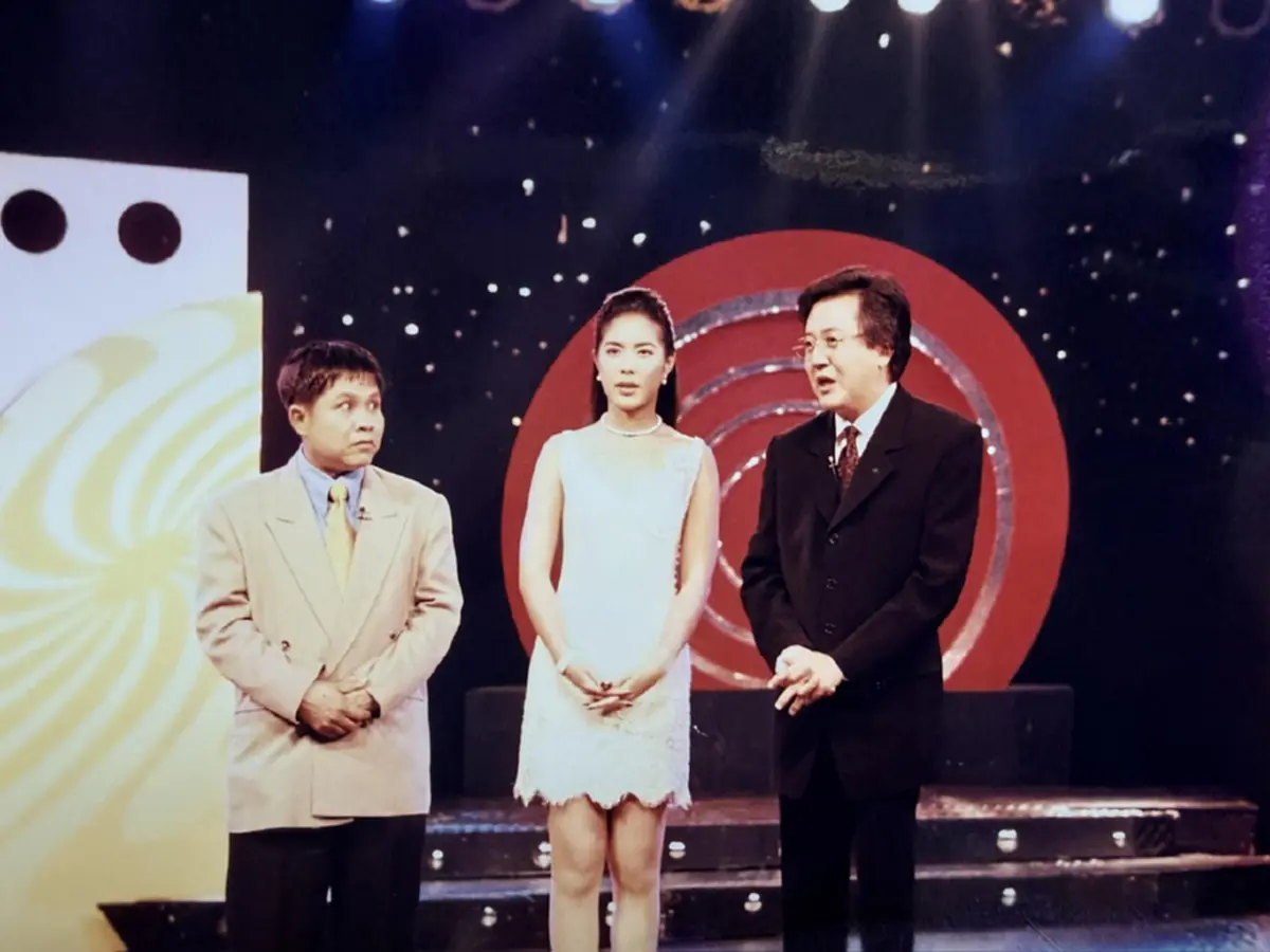 "เด๋อ ดอกสะเดา" กลั้นน้ำตาไม่อยู่ เห็นดาราสาวที่เคยร่วมงานมาเยี่ยม