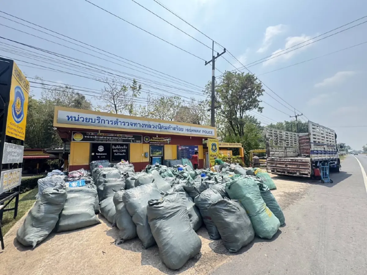 สกัดจับกลางทาง! ตำรวจทางหลวงมุกดาหารรวบรถบรรทุก 10 ล้อ