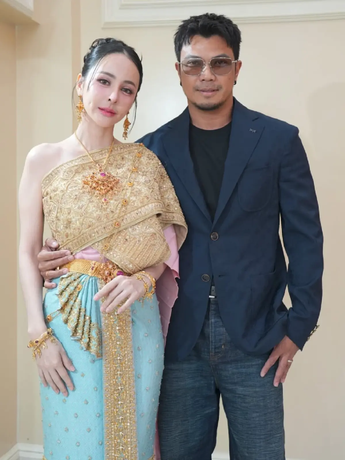 ฮือฮาภาพชุดวิวาห์ หนุ่ม กะลา – จ๊ะโอ๋ งามพริ้งงดงามเหมือนงานแต่ง