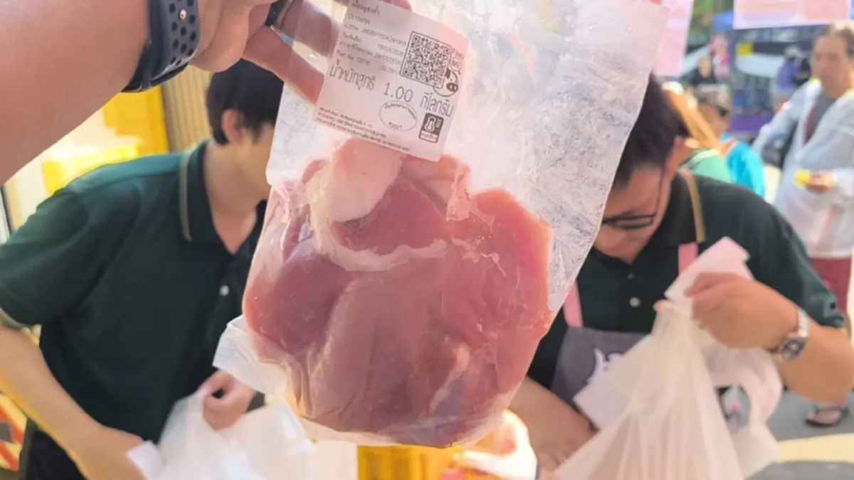 พาณิชย์พิษณุโลกจัดหมูสดธงเขียว 2 กิโล 100 บาท ช่วยลดค่าครองชีพ