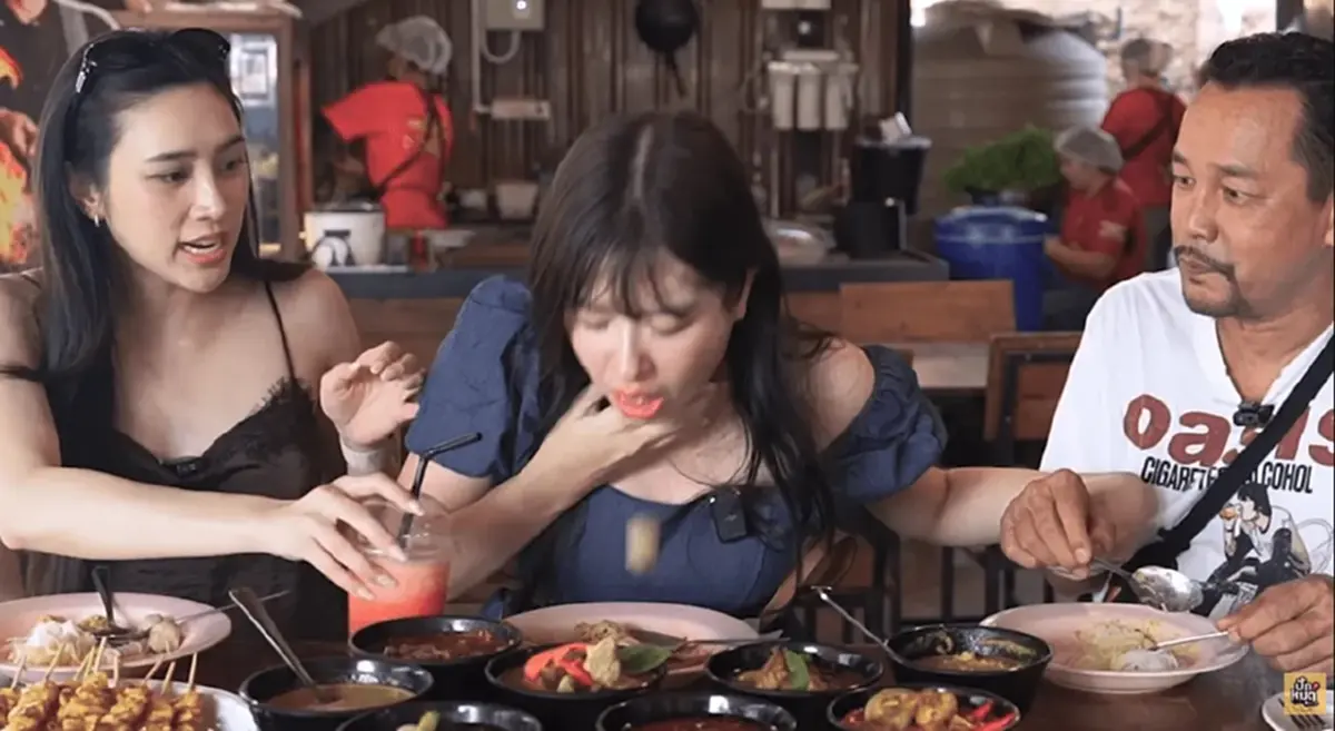 นาทีชีวิต ดาราสาว-ยูทูบเบอร์ดัง ลูกชิ้นติดคอ ขณะถ่ายรายการ 
