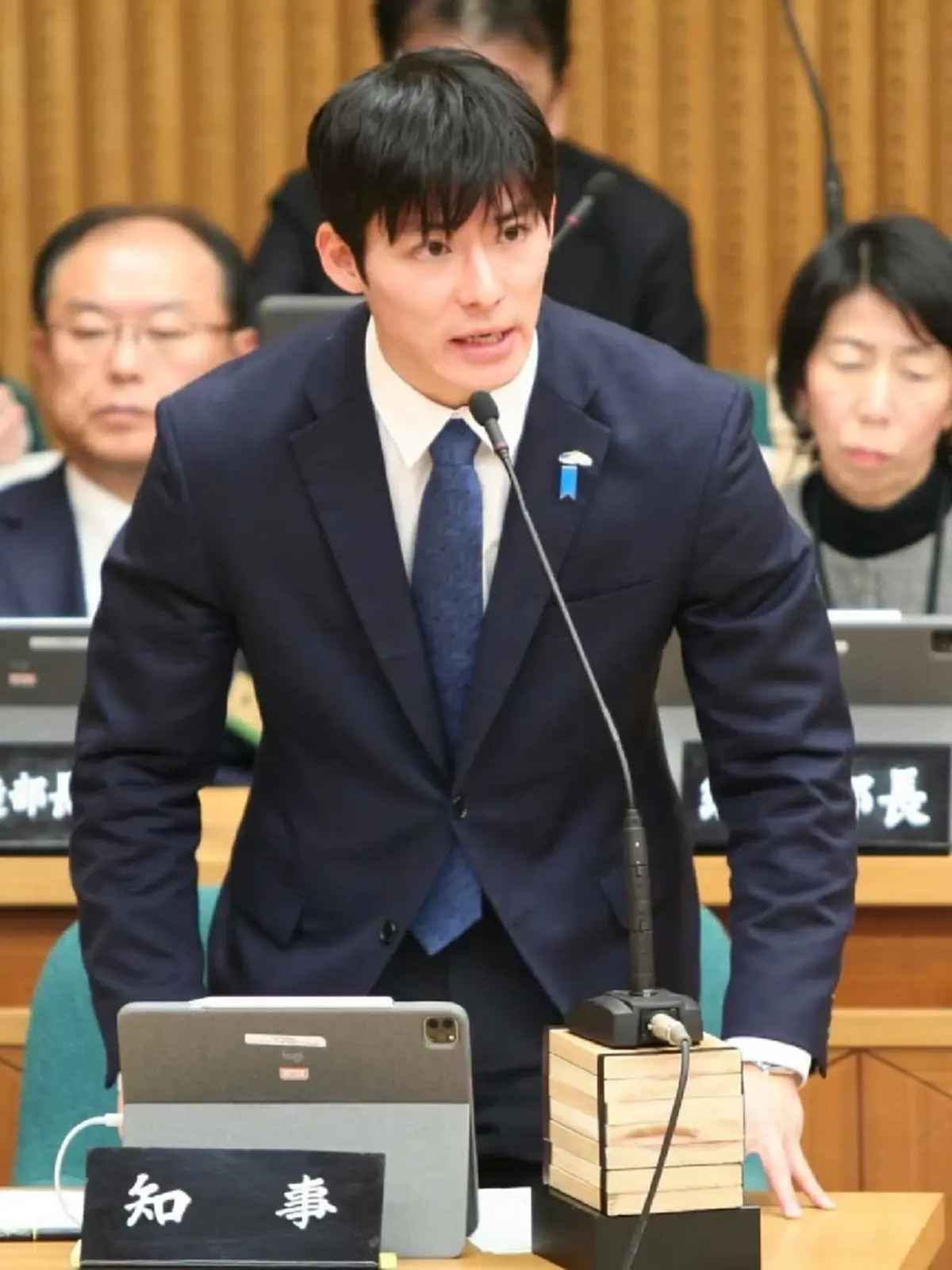 ไวรัลทั้งประเทศ  หนุ่ม วัย 35 ปี ผู้ว่าฯฟุกุอิคนใหม่ หล่อโปรไฟล์ปัง