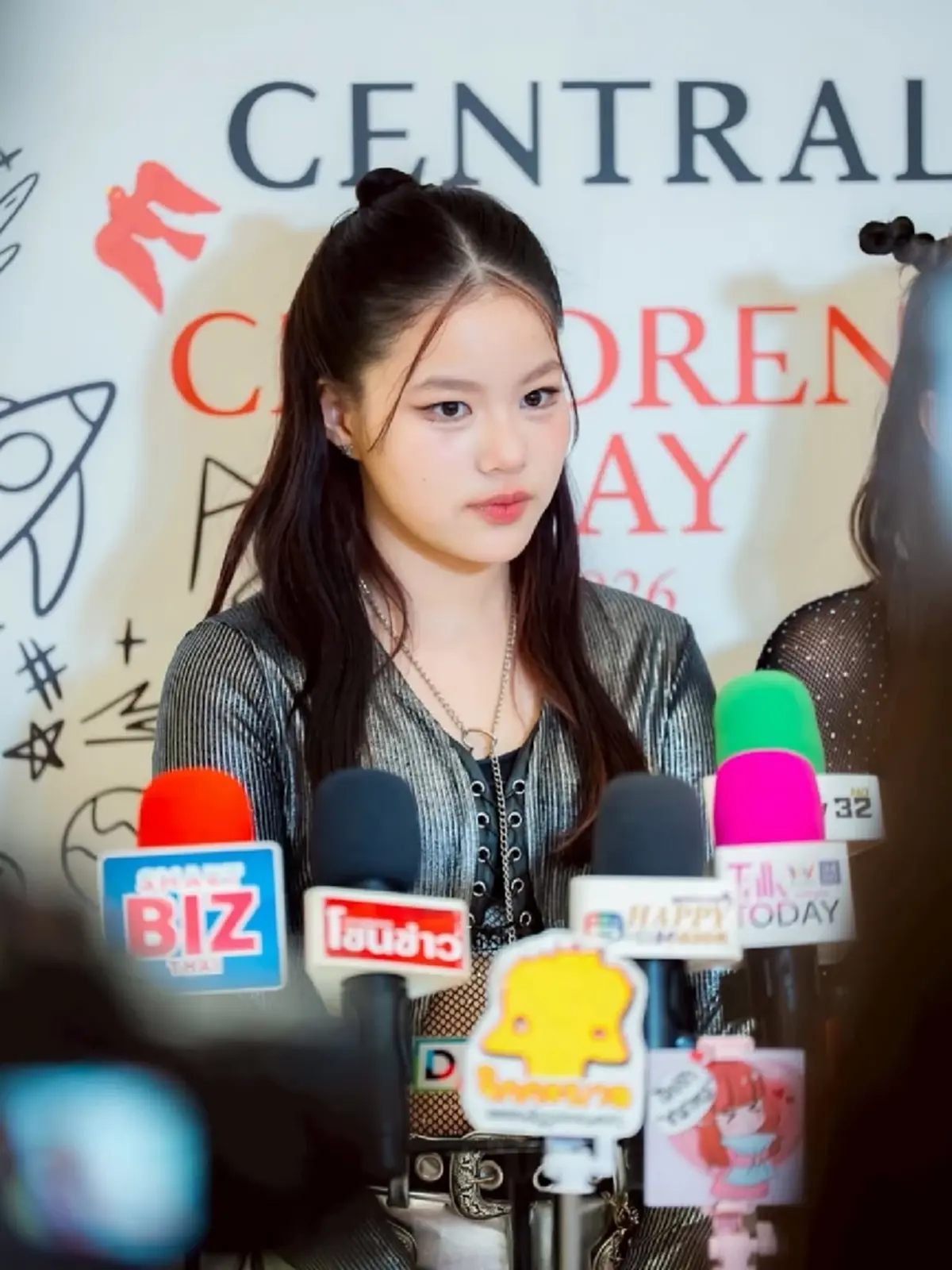 ชาวเน็ตสะดุ้ง น้องณิริน เมนต์กลางไลฟ์ กวาง รติชา ฝากบอกพ่อ จิน