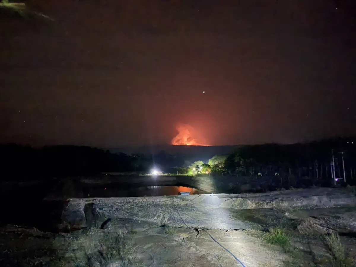 กัมพูชาจุดไฟเผาป่า ชาวบ้านฝั่งไทยหวั่นฝุ่นควันปกคลุมซ้ำ