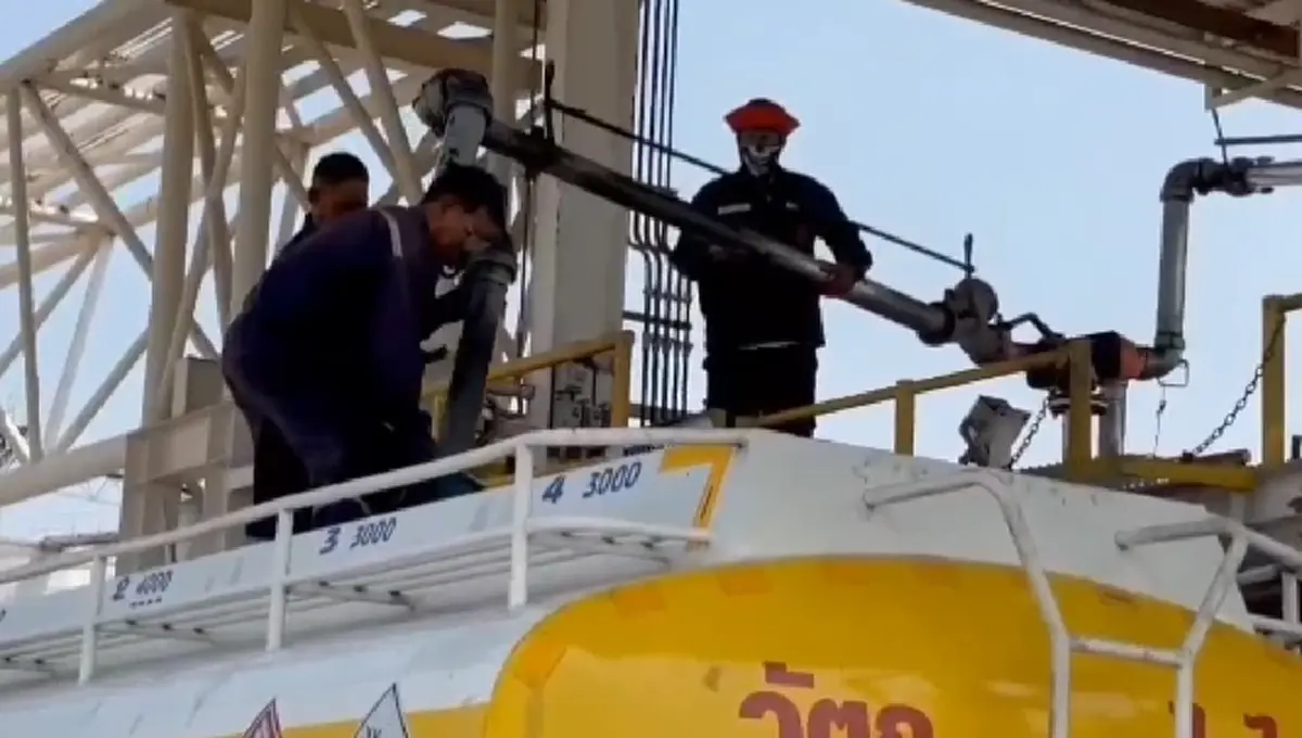 ตร.ลุยพิรุธบริษัทน้ำมัน ซุกสต๊อก 3.3 แสนลิตร-ส่งขายเกินราคา