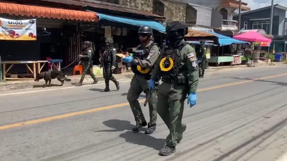 ระทึกศรีสาคร! วางบึมถังขยะหน้าร้านอาหารสัตว์ เย้ยรอมฎอน