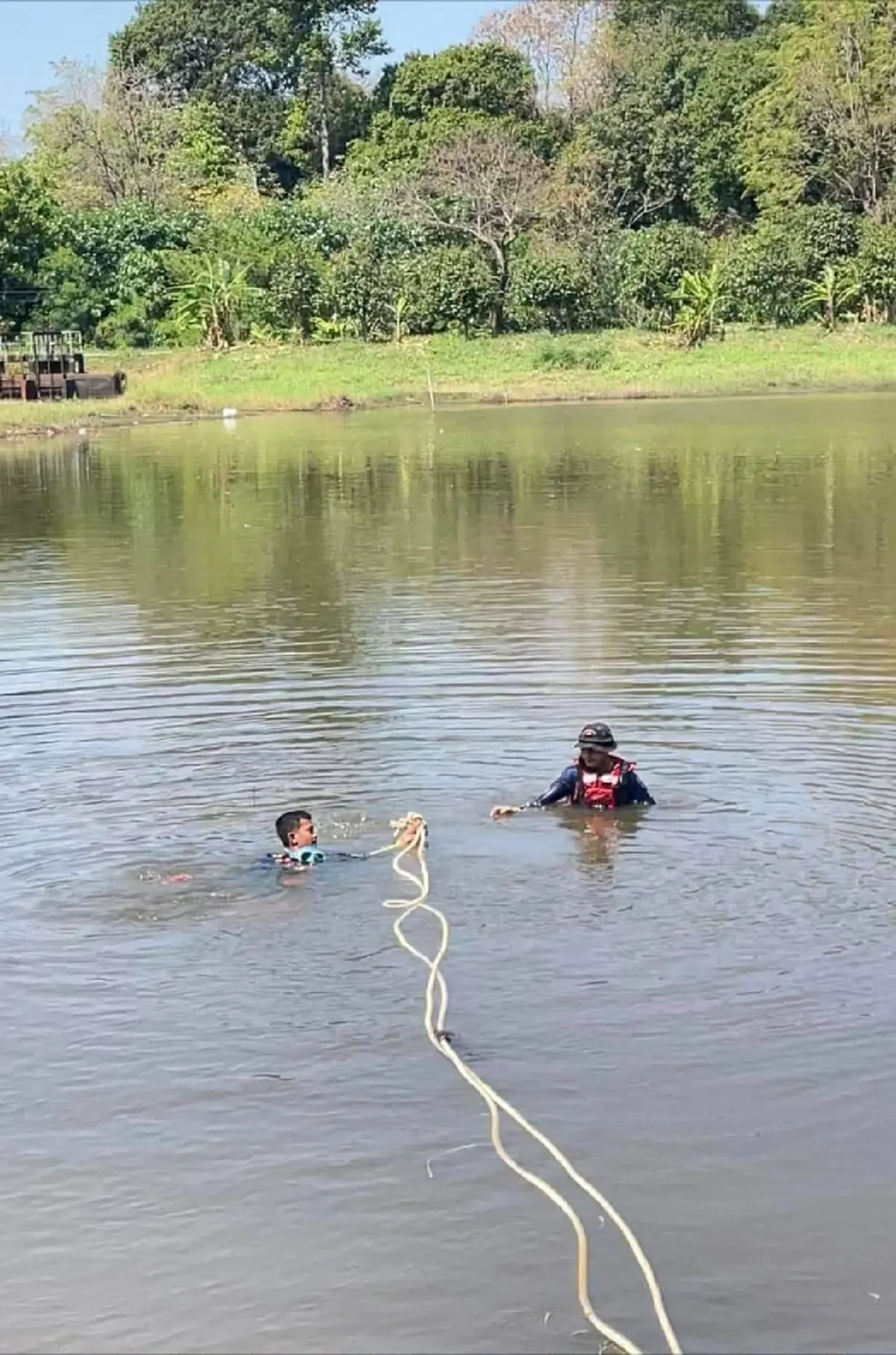 เลขทะเบียนรถไหลตกสระน้ำ เจ้าของบอกฟาดเคราะห์ เพราะอาจจะได้โชค