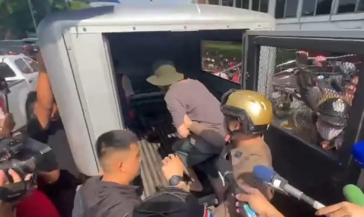 ถึงว่า ต้อม 8 ถุง อ่านหนังสือธรรมะ ไม่น่าเชื่อคำตอบ "รักแรมมั้ย"