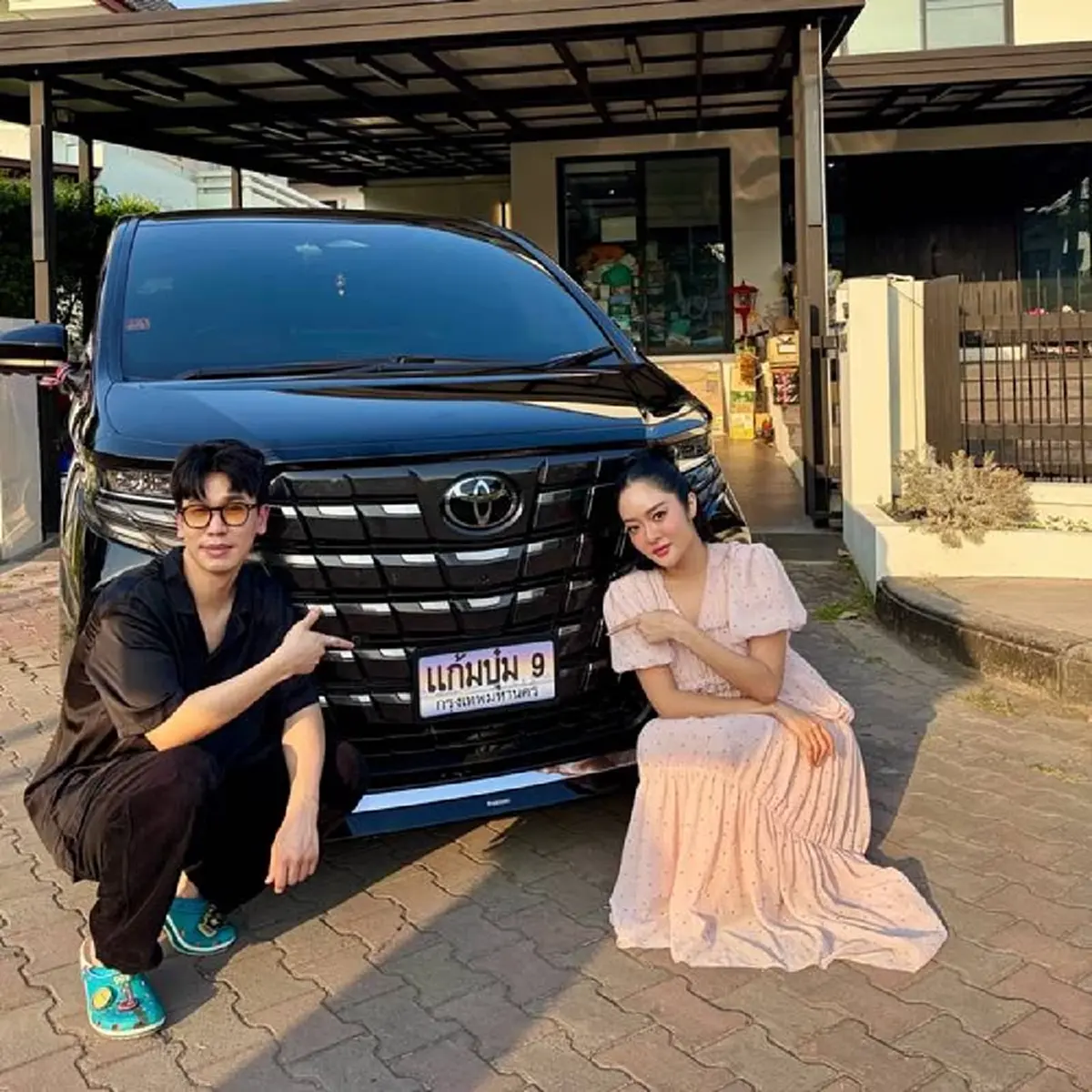 พี่พีท โอนกรรมสิทธิ์เปลี่ยนทะเบียนรถให้ แก้มบุ๋ม เลขทะเบียนสวยมาก